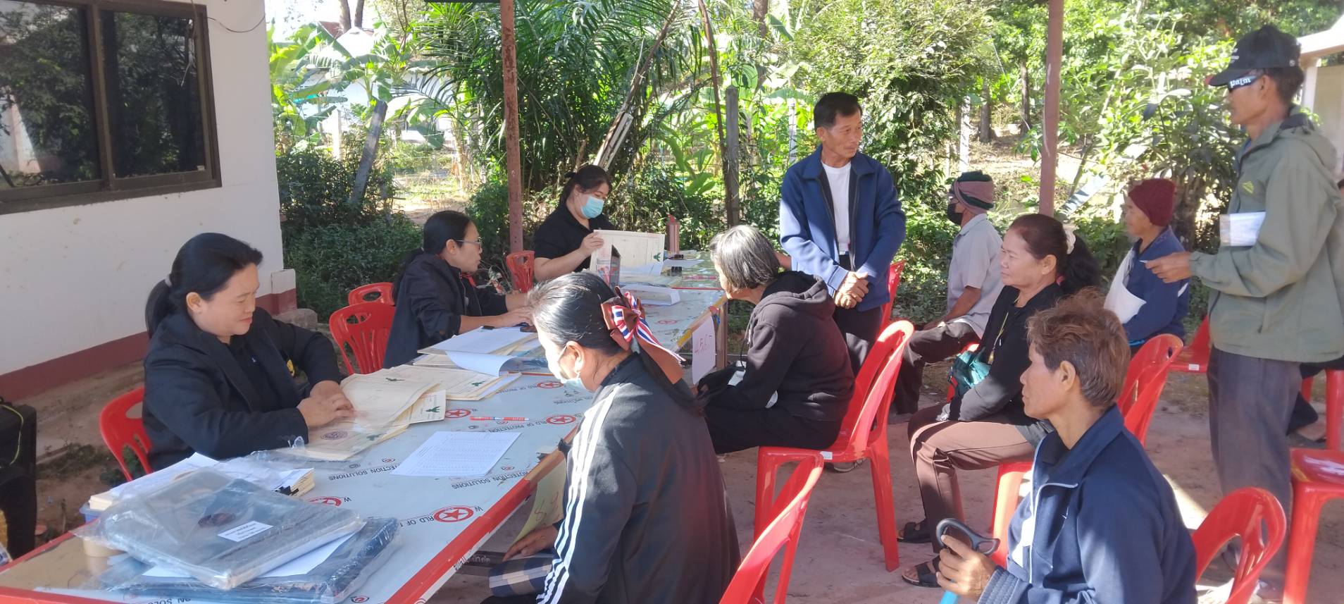 title - สำนักงานการปฏิรูปที่ดินจังหวัดอำนาจเจริญ ออกหน่วยบริการเคลื่อนที่ (Mobil Unit) มอบโฉนดเพื่อการเกษตร